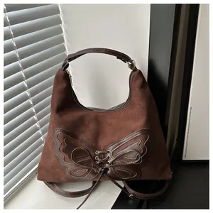 Dunkelbraune Shopper-Tasche aus Wildlederimitat mit Schmetterling-Applikation