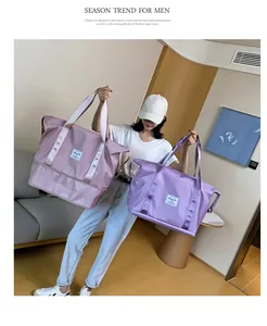 Detailansicht der großen Nylon-Reisetasche mit Nass-Trocken-Trennung und Schuhfach