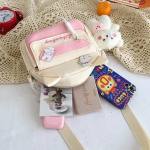 Süße rosa Leinwand Umhängetasche für Mädchen mit Bären-Abzeichen und Cartoon-Patches