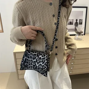 Chic leopard print hourglass handbag with knotted handle and detachable crossbody strap
