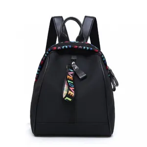 Sac à dos noir en nylon imperméable avec sangles colorées LOVE et détails zippés