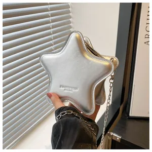 Mini sac bandoulière argenté en forme d'étoile avec chaîne en métal et logo embossé
