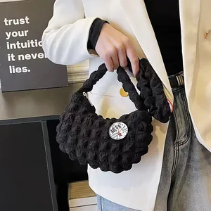 Sac nuage noir à texture bulle à la mode avec bandoulière et forme de demi-lune femme