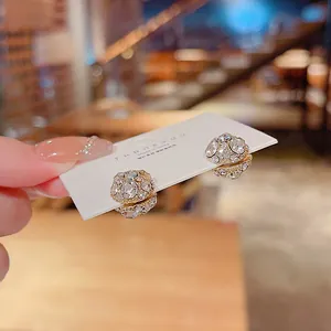 Pendientes magnéticos de bola dorada con cristales brillantes para orejas sin perforar