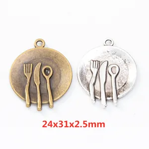 Vintage Zinklegierung Geschirr Anhänger Runde Platte Mit Messer Gabel Löffel Für DIY Schmuckherstellung Antik Silber Bronze