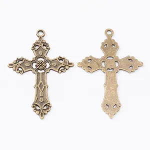 Ciondoli croce gotica in bronzo antico con incisioni dettagliate per creazione gioielli