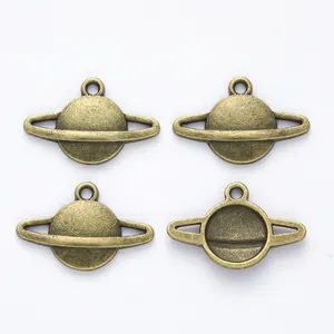 Antieke bronzen planeethangers van zinklegering voor doe-het-zelf sieraden