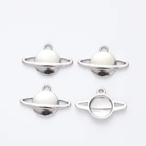 Set van vier vintage Saturnus planeethangers van zinklegering voor DIY sieraden in zilverkleur