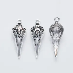 Pendenti a forma di teschio di uccello in argento vintage con incisioni barocche e retro cavo