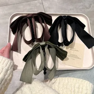 Trois pinces à cheveux élégantes avec nœuds en ruban marron, noir et vert olive