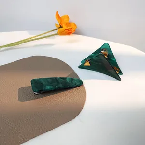 Dunkelgrünes Haarklammer-Set mit Marmormuster und goldenen Glitzer-Details für Damen