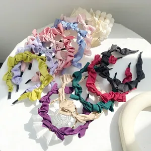 Pile de serre-têtes en velours plissés avec nœuds en diverses couleurs tendance