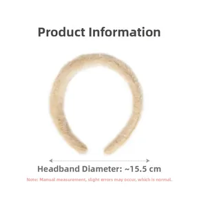 Makro-Detail von flauschigem Plüsch-Haarreif in Beige mit 15,5 cm Durchmesser Angabe