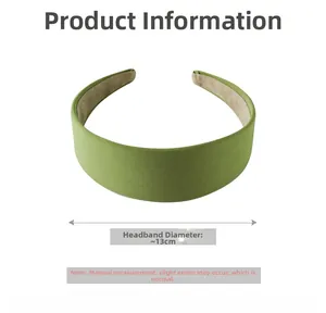 Detail view of a 13cm wide green fabric headband with a non-slip inner lining