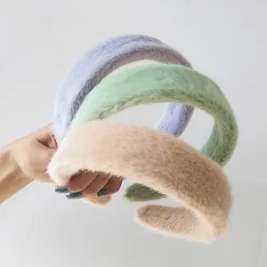 Cerchietti larghi fatti a mano in peluche nei colori viola, verde menta e rosa
