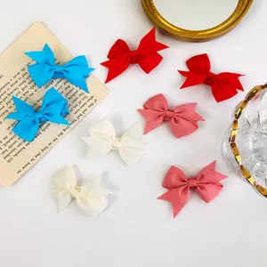 Set di 7 fermagli per capelli a fiocco colorati in blu, rosso, rosa e bianco