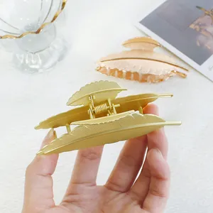 Molla per capelli minimalista in metallo a forma di foglia in oro e oro rosa
