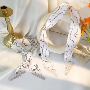 Foulard étroit en soie avec imprimé visage abstrait et motifs à vagues pour cheveux