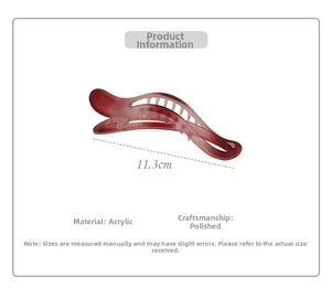 Dettaglio del fermaglio a banana in acrilico bordeaux opaco da 11,3 cm con finitura