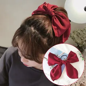 Eleganter roter Haargummi mit langer Schleife für Damen-Pferdeschwanz-Styling