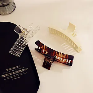 Elegant Large Acrylic Hair Claw Clip Geometric Matte Amber Cream Transparent Nonslip Shark Clip For Women Thick Hair Accessories