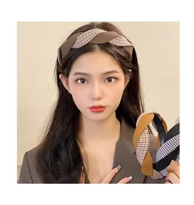 Close-up of braided houndstooth headband showing retro twisted fabric and anti-slip teeth