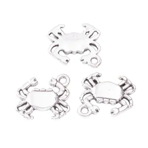 Retro zinc alloy crab charms for DIY jewelry making in antique silver finish