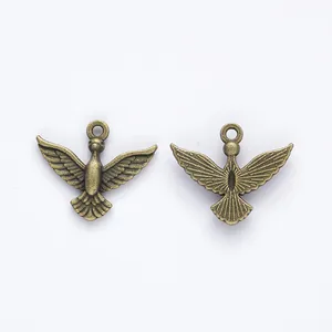 Ciondoli vintage a forma di aquila in bronzo per gioielli fai-da-te con rilievi di piume