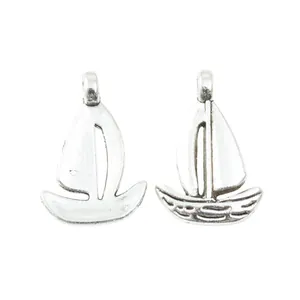 Vintage zilveren zeilboot bedeltjes voor sieraden maken voor en achterkant details getoond