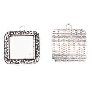 Ciondoli quadrati vintage da 20mm in lega con finitura argento antico e bordi a spirale
