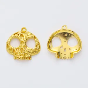 Goldene Totenkopf-Anhänger mit filigranem Muster für DIY-Schmuckherstellung im Vintage-Stil