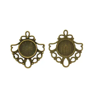 Paar Vintage-Bronze 12mm Zinklegierung-Anhänger mit symmetrischen hohlen Blumenmustern