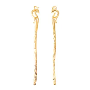 Paire d'épingles à cheveux en alliage doré avec motif traditionnel de phénix évidé