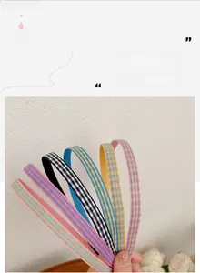 Détails de serre-têtes fins à carreaux en diverses couleurs de bonbons sucrés
