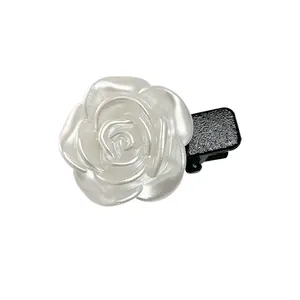 Barrette fleur rose blanche nacrée élégante avec pince en métal noir pour femmes