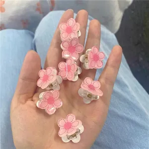 Set mit 8 süßen rosa Kirschblüten-Mini-Haarklammern mit gepunktetem Blumendesign