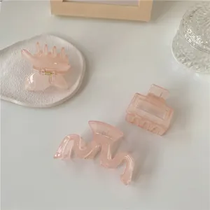 Set di mollette per capelli rosa traslucido in varie forme per acconciature da donna