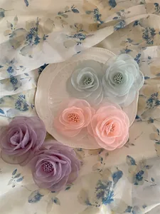 Détails de pinces à cheveux camélia multicouches en mousseline rose, bleue et violette