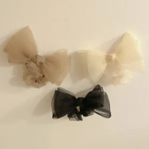 Lot de 3 chouchous à nœuds en tulle style français en blanc, beige et noir