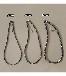 Vergelijking van 3mm, 4mm en 6mm grijze parelkettingen met verstelbare sluitingen