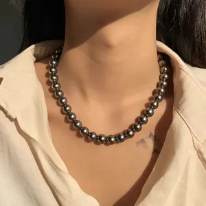 Elegante grijze Tahitiparelketting met hoogglanzende metalen kralen voor dames