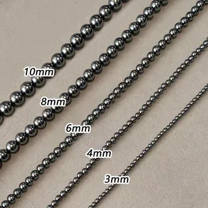 Tahiti grijze parelketting getoond in vijf maten van 3mm tot 10mm voor vergelijking