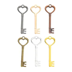 Set aus 6 Vintage Herz-Schlüsselanhängern aus Legierung in verschiedenen Farben für DIY-Schmuck