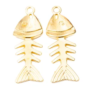 Vintage goldene Fischgräten-Anhänger für DIY-Schmuck mit realistischem Skelett-Detail
