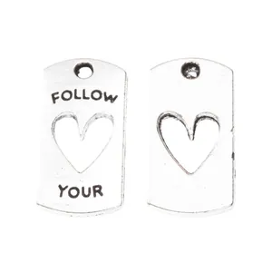 Silberne Vintage-Legierungsanhänger mit FOLLOW YOUR Herz-Ausschnitt-Design