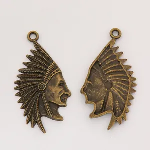 Zwei vintage bronzene Indianer-Häuptling-Anhänger aus Metall für DIY-Schmuck