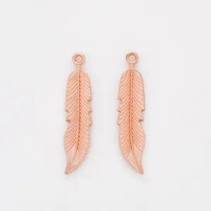 Paar roségouden legering veerhangers voor DIY-sieraden maken met fijne textuur