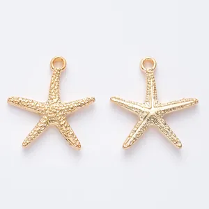 Vue détaillée de pendentifs étoile de mer dorés vintage pour la création de bijoux DIY