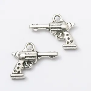 Colgantes de mini revólver de aleación de zinc retro para joyería DIY en plata antigua
