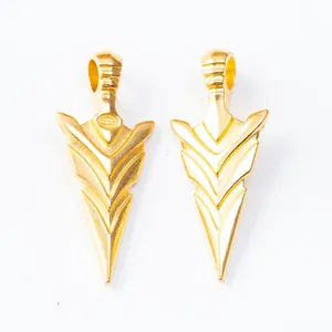 Ensemble de deux pendentifs en alliage de zinc doré en forme de flèche avec fini poli